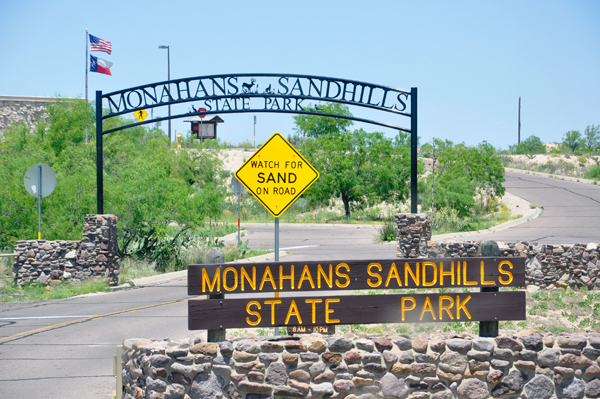 entry signs to Monahans Sandhills State Park